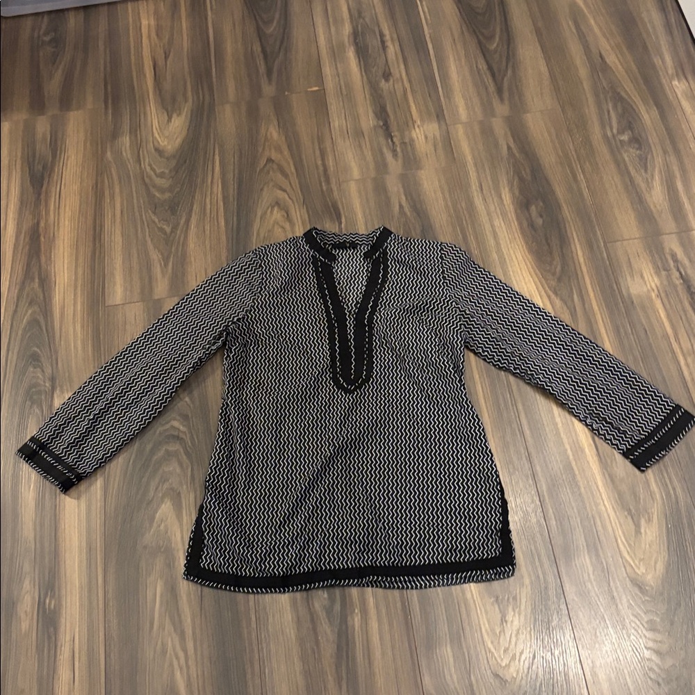 EUC Size M Dalia Black and White Zigzag Top